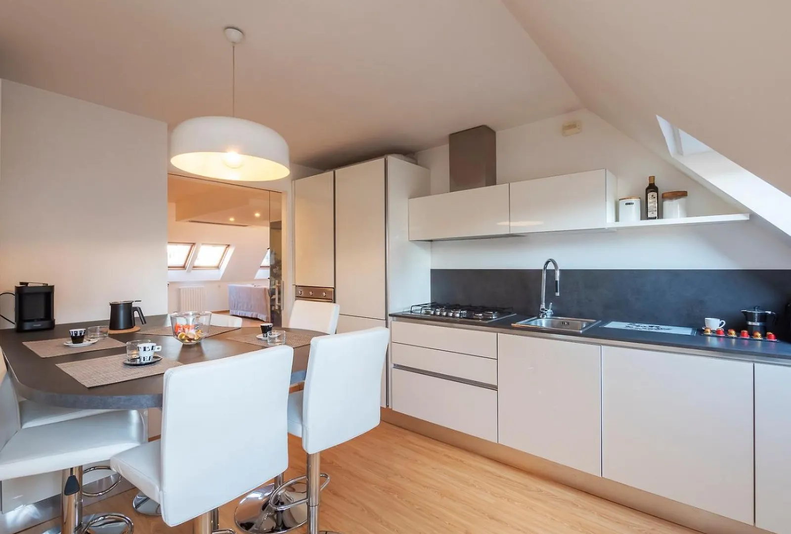Xenia Apartments - Luxury & Elegant Penthouse In City Life Milan Italy