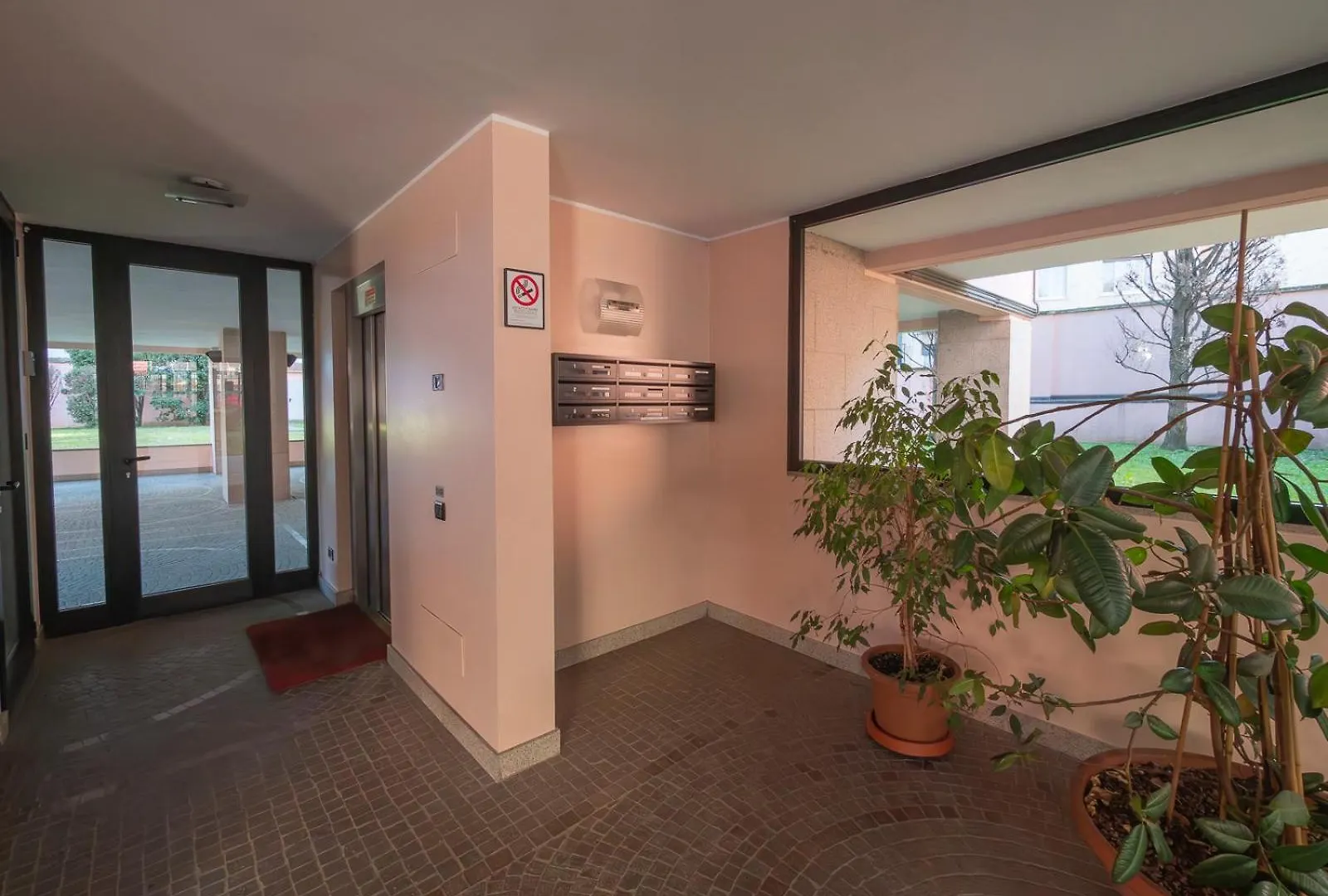 Xenia Apartments - Luxury & Elegant Penthouse In City Life Milan 0*,